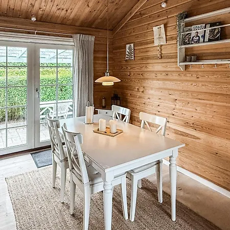 Vakantiehuis 2 Bedroom Lovely In