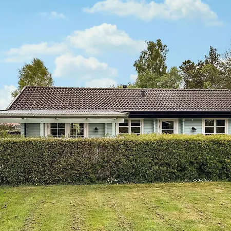 2 Bedroom Lovely In Semesterbostad
