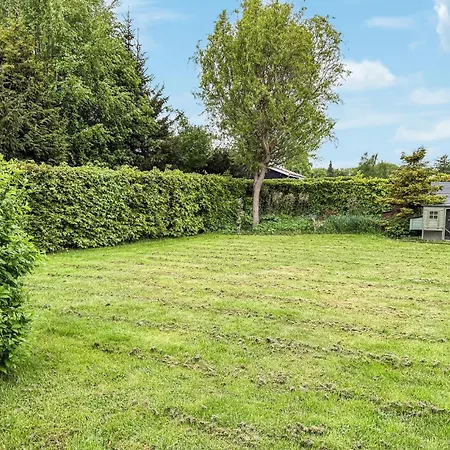 Vakantiehuis 2 Bedroom Lovely In *