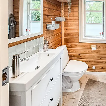 2 Bedroom Lovely In
